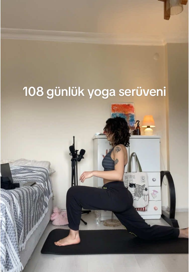 Yogaya yeniden başladım🥳umarım bir daha unutmayıp 108 güne tamamlarım🥰 #yoga #fyp 