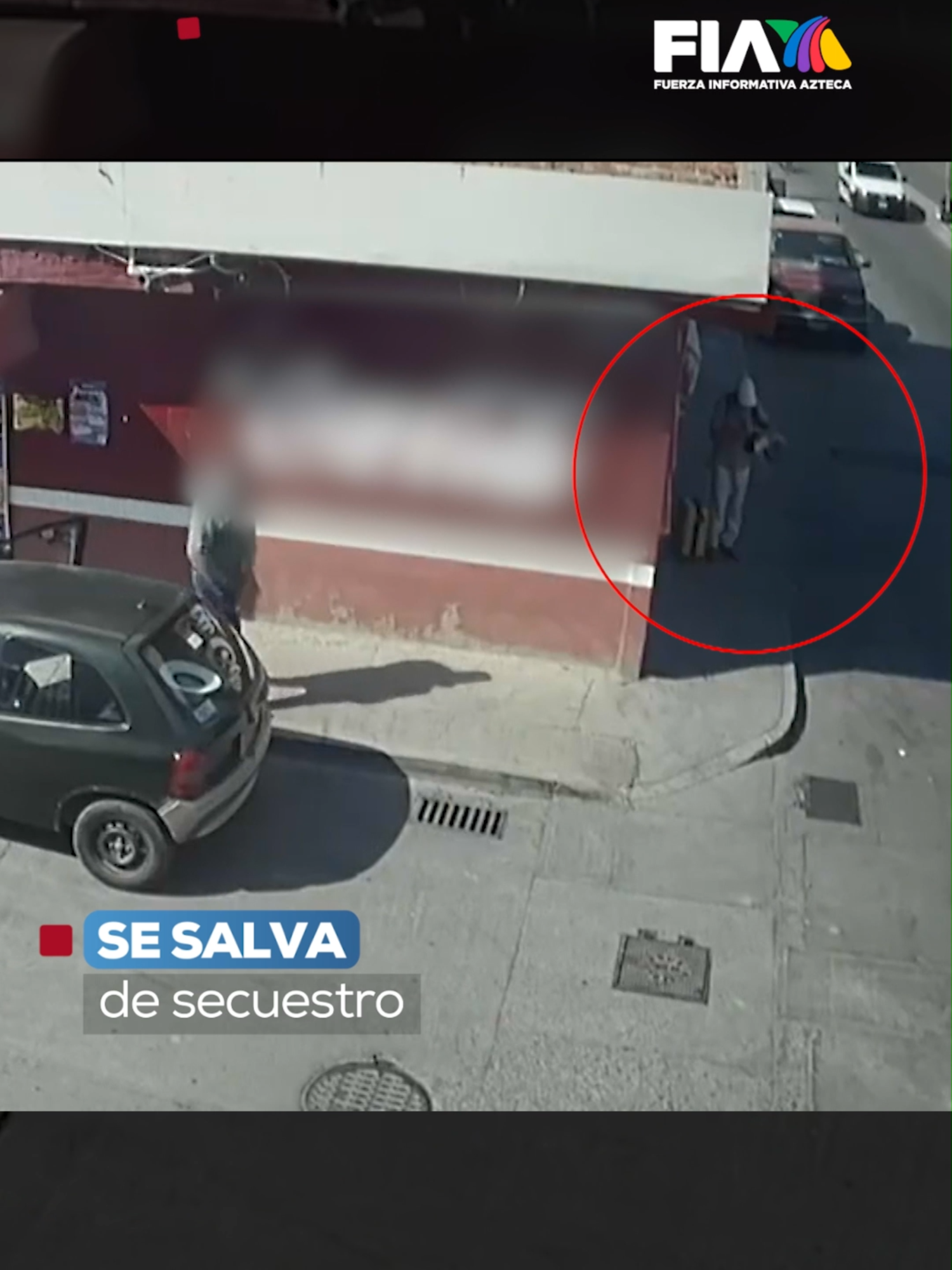 Un hombre logró escapar de un intento de secu3str0 en Cortazar, Guanajuato. Dos delincuentes intentaron forzarlo a entrar a un auto, pero después de un forcejeo, decidieron huir. ⁣ ⁣ El incidente ocurrió el 6 de marzo, y las autoridades ya lo están investigando. ⁣ ⁣ @christian_larah con la información en #LosRuizLara ⁣ ⁣ #S3cuestr0 #Guanajuato #Inseguridad #Escapa #Miedo #México #Delincuentes #Denuncia #Auto #Viral #Tendencia #AztecaNoticias #FIA #Noticias #InformaciónParaTi #TikTokInforma #TikTokMeHizoVer #LoViEnTikTok #LoDescubríEnTikTok