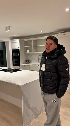 Still in fashion 🤷🏼‍♂️ #Moncler #maya #puffer 