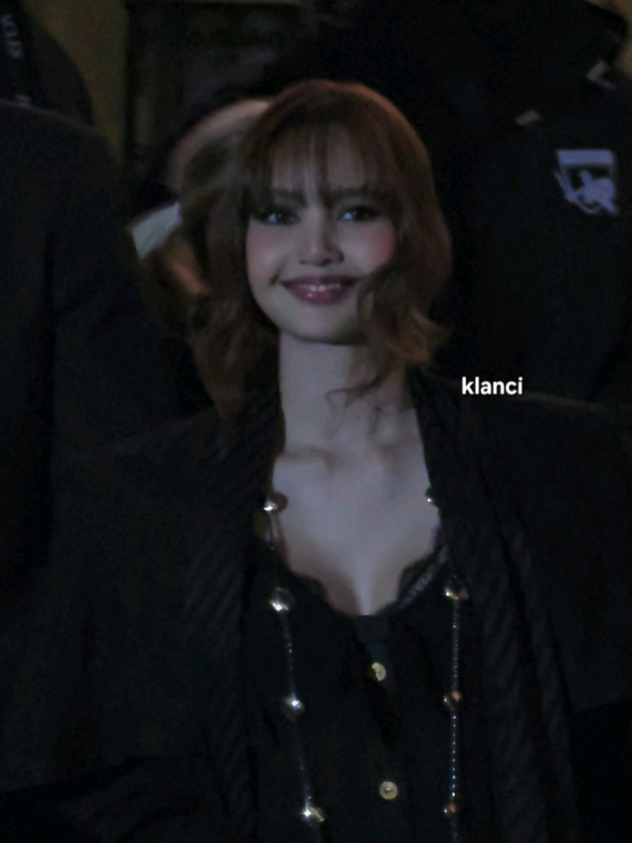 Lisa from Blackpink at the Louis Vuitton show for the Paris Fashion Week  #Blackpink #Lisa #블랙핑크 #LISAxLOUISVUITTON #Jennie #Rosé #lalisa #Jisoo 