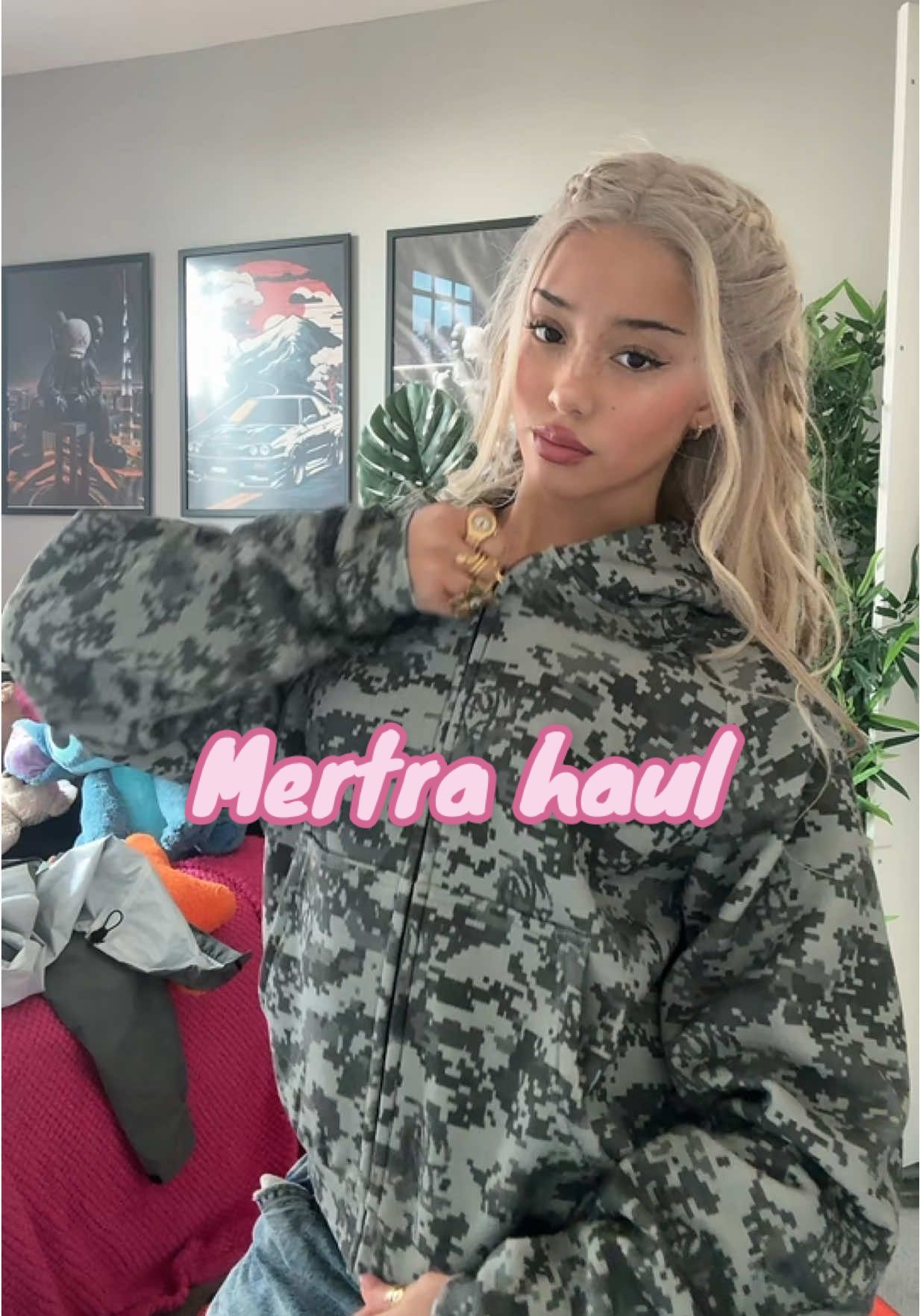 @mertra #mertra #mertrahaul #streetwear #ukstreetweer  #fitcheck #winterfits  #fashiontiktok #fitspo #fashionmf #style #OOTD #london #chloeellis #outfitinspo #ukfashion #chloeellis