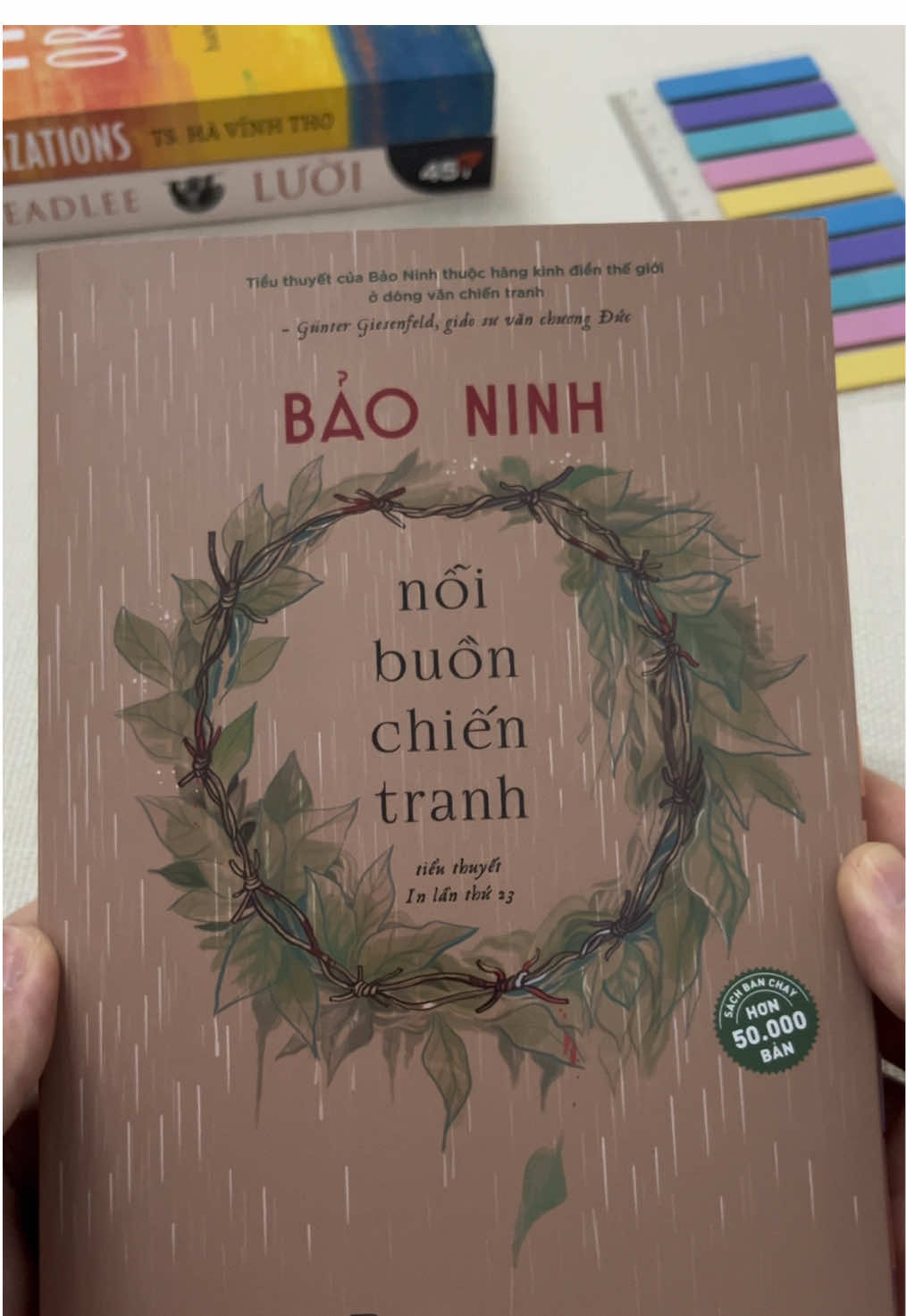 “Nỗi buồn chiến tranh” - một bức tranh đầy đau thương về những con người bị chiến tranh ám ảnh. #tiemsachmien #BookTok #noibuonchientranh 