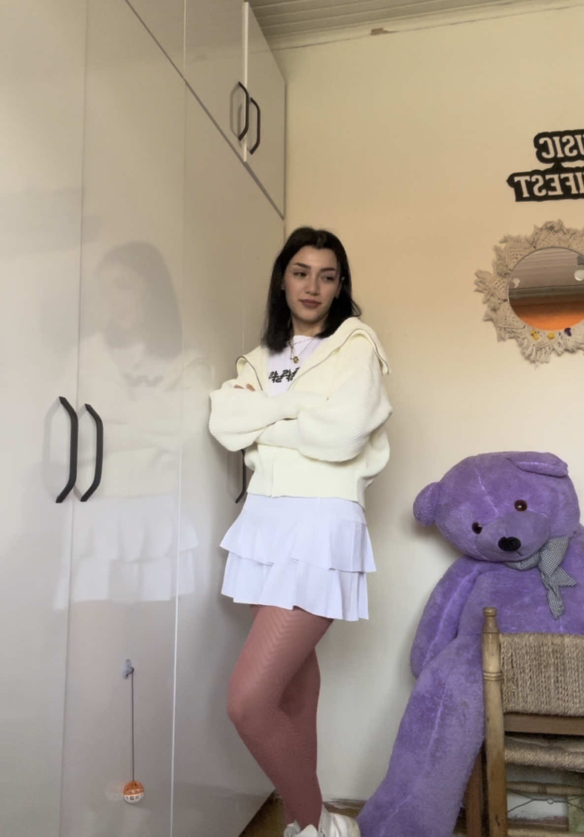 ne de güzel olmuşumdur beyazlar içinde ben olması için bu kombine beyaz çorap giderdi, alınıyo yani 👍  •reklam •işbirliği #grwm #grwmreel #grwmoutfit #outfit #outfitoftheday  