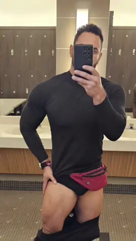 Intermediate Leg & Glute workout. 6 set of #hacksquat 5 set of #hipthrust  5 set of #sidestep  4 set of #hamstrings  2 set of #walkinglunges  #parati #kyrosfitluis #Fitness #personaltrainer #jednorth 