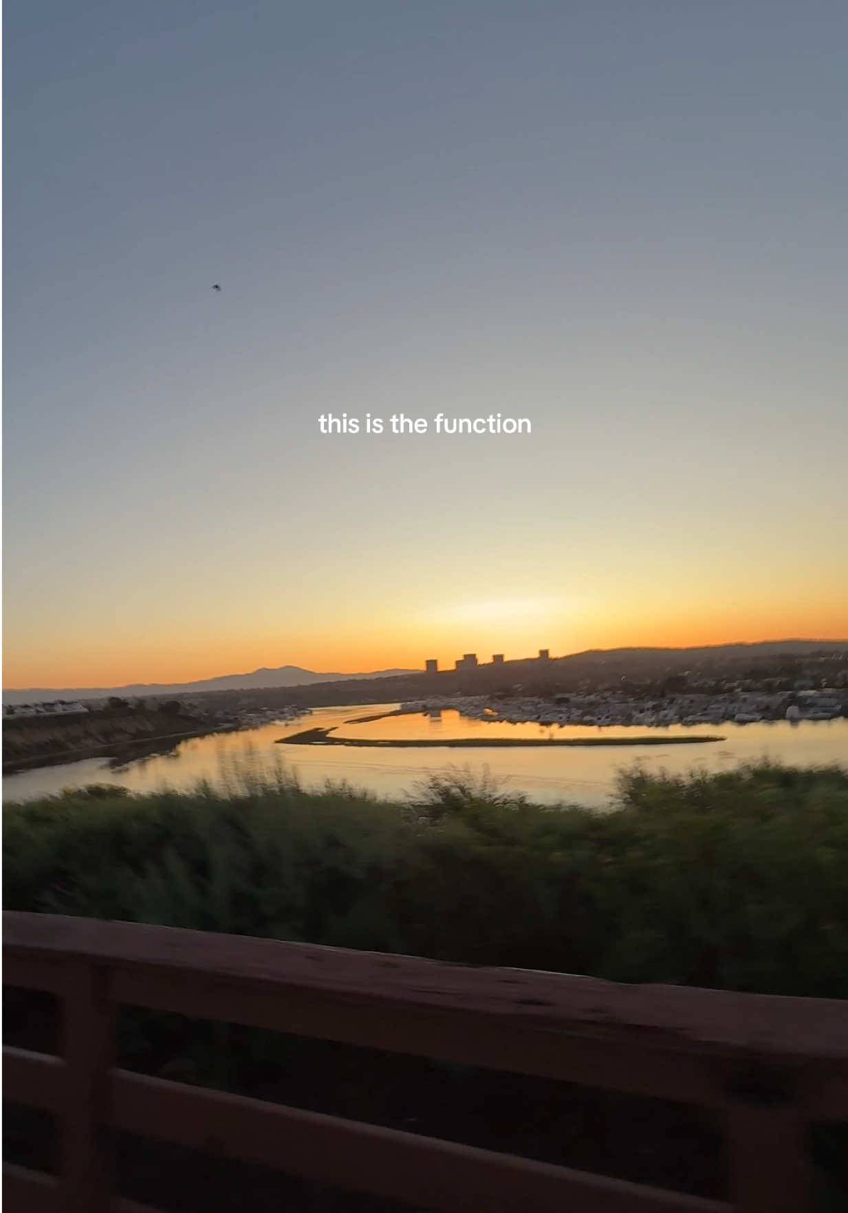 nothing beats an early morning run🫶🏽 #sunriserun #earlymorningrun #sunriseview #earlyrun #morningrun #morningrunner #runtok #runcommunity #runnergirl #runnertok #runners 