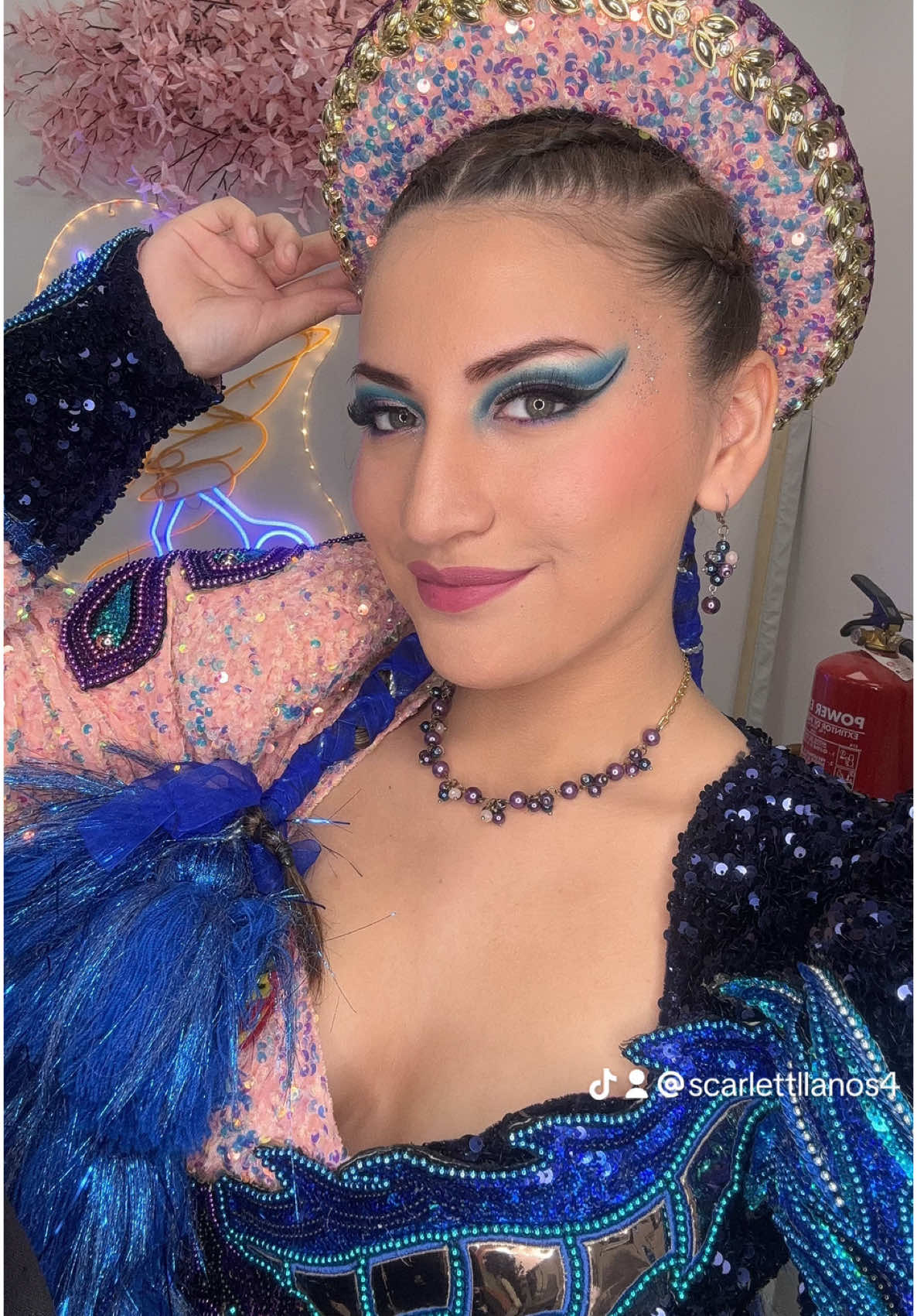 ✨🫶 Preparados para  el carnaval? 🇧🇴citas disponibles tlf: 666300810 #melissa #beauty #studio #hair #madrid #asambleadeentrevias #bella #sansimonsucre #sucre#caporales #caporalesbolivia🇧🇴 