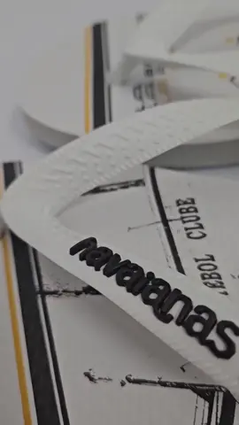 Chinelo Havaianas Top Times!  Demonstre seu amor pelo seu time do coração com essas incríveis havaianas Top Times, trazendo São Paulo, Corinthians, Palmeiras e Santos para seus pés! #havaianas #chinelo #toptimes #times #saopaulofc #palmeiras #corinthians #santosfc #moda 