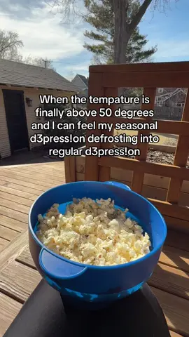 Remind me again why I live someone the air hurts my face half of the year? . . . #fyp #relatable #artistproblems #artprocess 