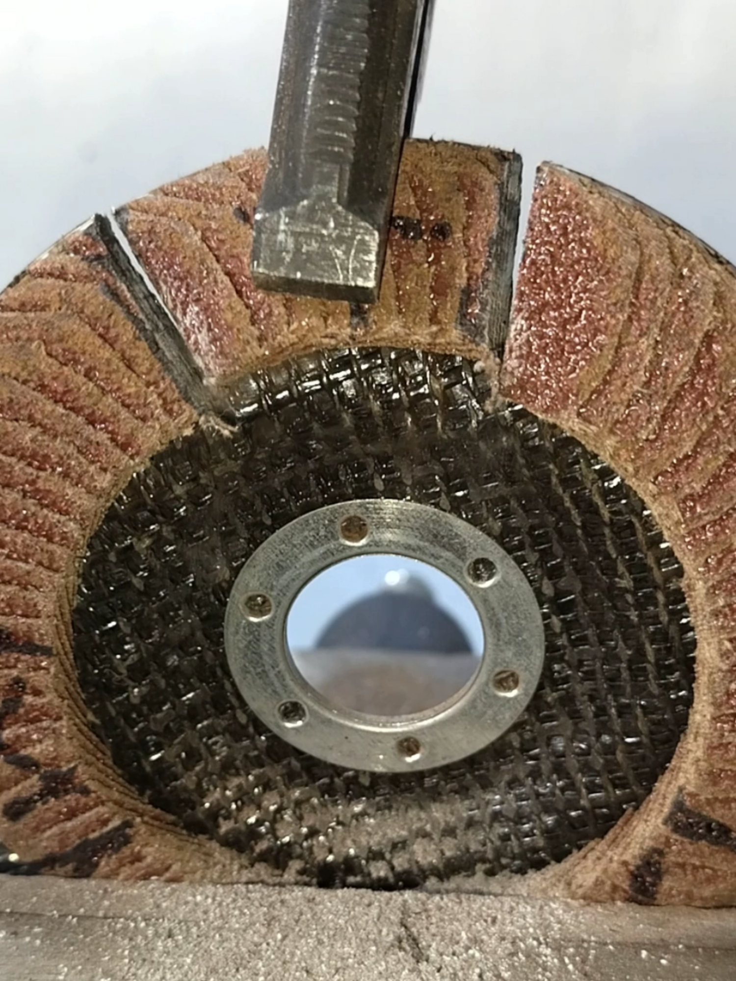 Stop using a grinding wheel blindly. This tip and trick will definitely surprise you #DIY #tips #tricks #tool #hacks #howtotiktok