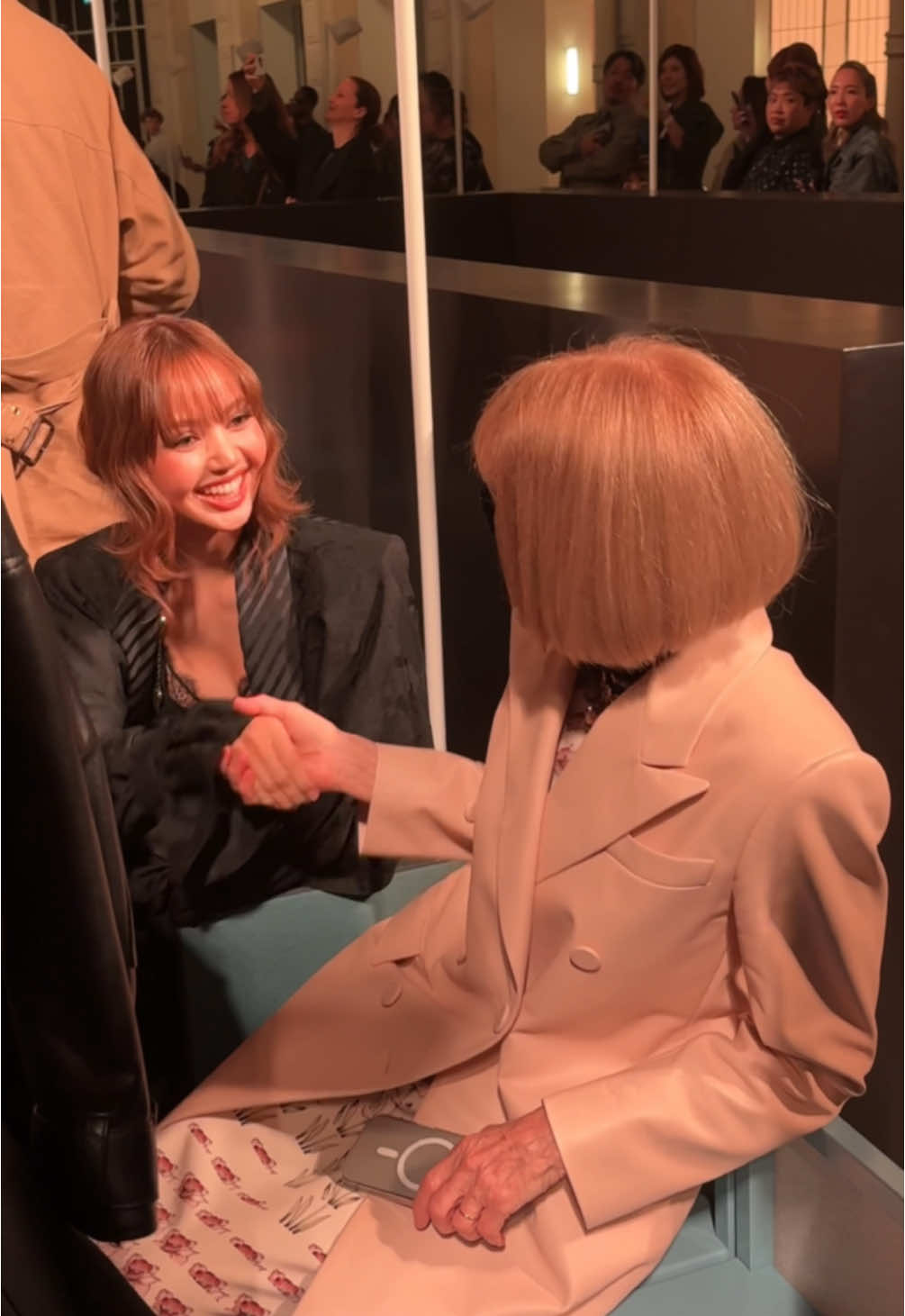 #lisa #lalalisa #annawintour #blackpink #louisvuitton #lvfw25 #fashionweek #pfw #TikTokFashion #vogue 