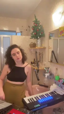 What’s she doing here ??🤯 Cooking I guess 🔥 @Helena Cruz  .   . . #humor #dancing #comedy #dj #mood #talent
