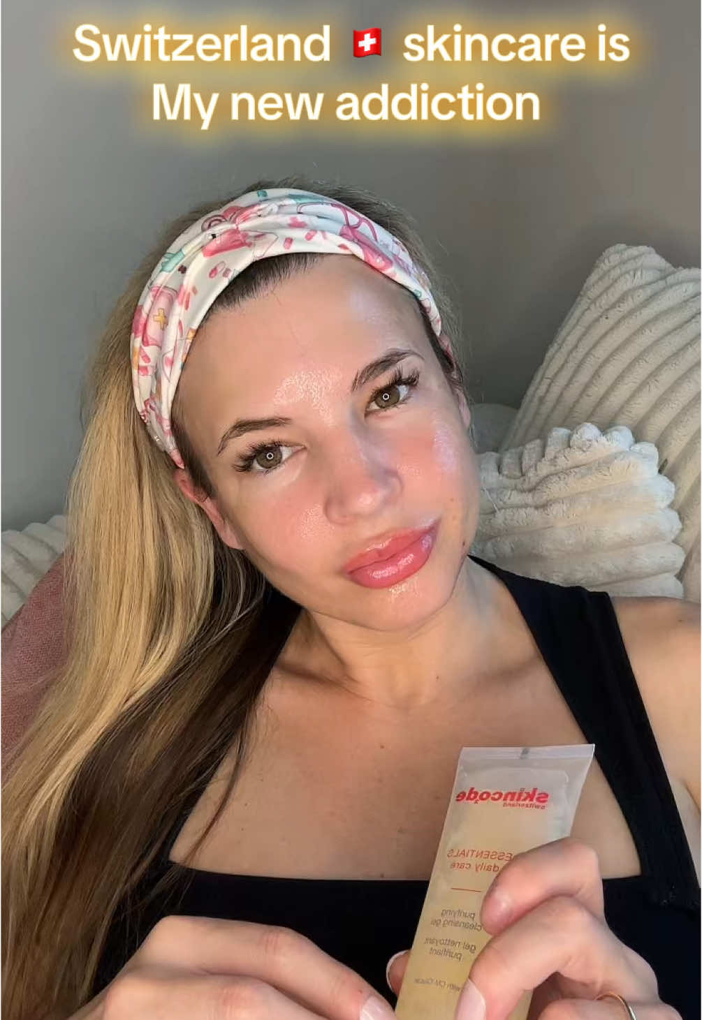 I’m so impressed with this new cleanser by #skincode Its made in #switzerland #skintok #antiaging #antiinflammatory #facecleanser #newproductalert #skincareroutine #switzerland🇨🇭 #switzerlandskincare #beauty 