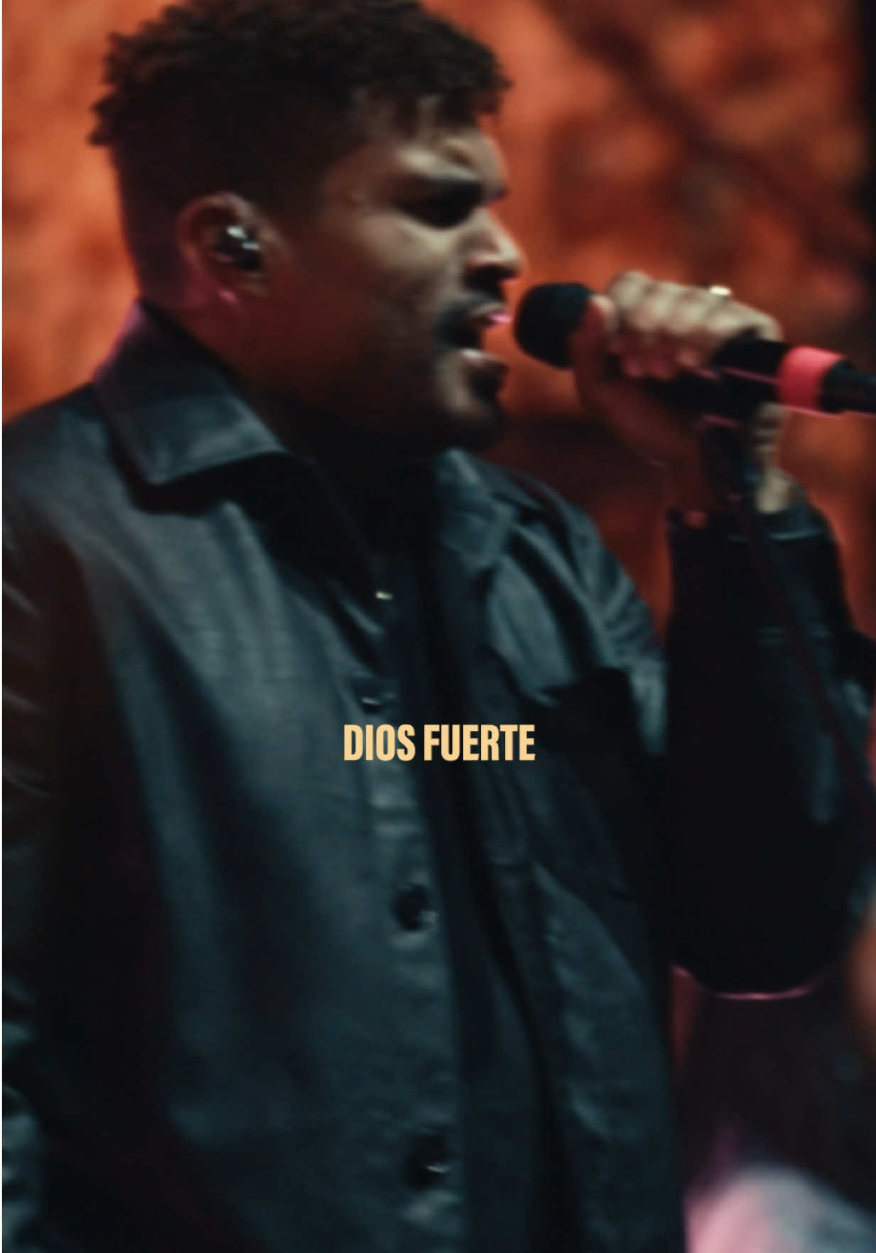 Salmos 24:8 ¿Quién es este Rey de gloria? ¡Jehová el fuerte y valiente! ¡Jehová el poderoso en batalla!  🎵 Grande en batalla, Reinas para siempre, Dios fuerte, Dios fuerte. Cuando Él se levanta, nadie le hace frente. #Diosfuerte  ¿🎧 Ya escúchate Dios fuerte ?  #reels #barak #dios #fuerte @Roberts Green 