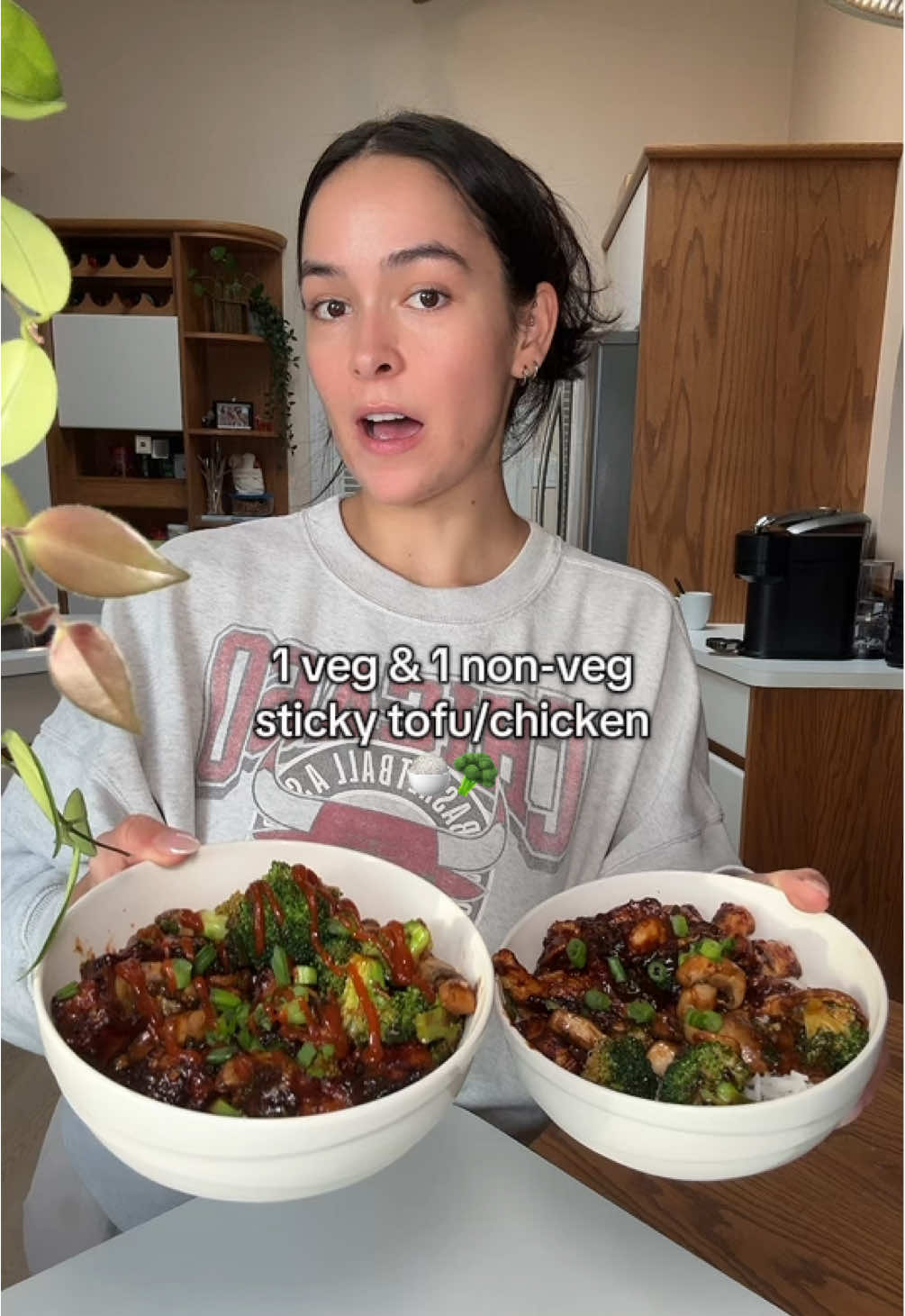 1 veg & 1 non-veg sticky tofu / chicken 🍚🥦 #mealideas #DinnerIdeas #easymeal  #vegetarianrecipe #cookingformyhusband #vegetarian #kiwikira #FoodTok 