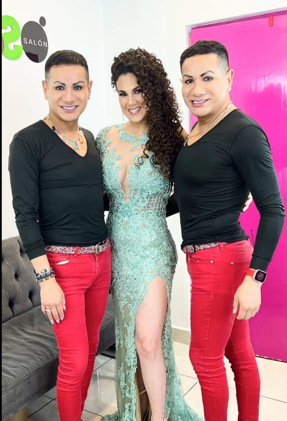 ¿Quieres ser parte de la familia Besso? 💜✨ Si tienes talento, creatividad y pasión por la belleza, ¡esta es tu oportunidad para brillar con nosotros!  Pronto te contaremos cómo postularte. ¡Mantente atento a nuestras redes y sé parte de la experiencia Besso! 💜✨ #Besso #Belleza #Estilo #Creatividad #Talento #Hair #makeup