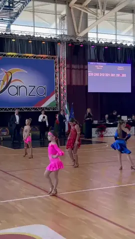 #neiperteeee #voliamoneixte✈🦁 #gara#latino #latinoamerica #dance#ballerina #campioni #viralvideo#viral#solo7anni #rumba #dancelatin #dancer #danzavideo #ballet 