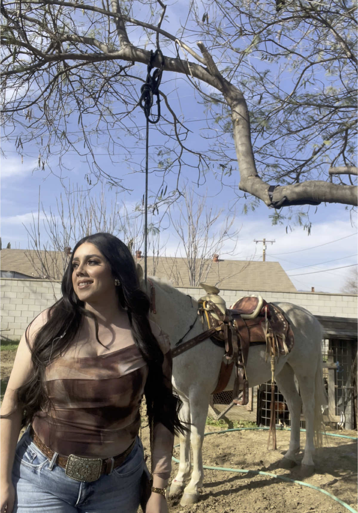 Coleadero OOTD with Pecas 🐎 🤍 #LatePost #Coleadero #WesternOutfit #ColeaderoOutfit #parati #fyp #Zacatecas #OOTD #westernfashion 