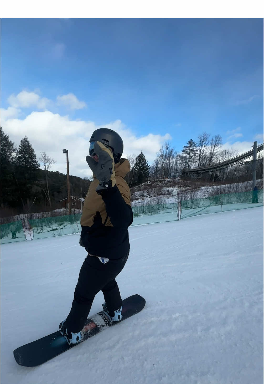Great day till Matt snapped his board in half 🥲 #fyp #snowboard #mountain #foryoupage 