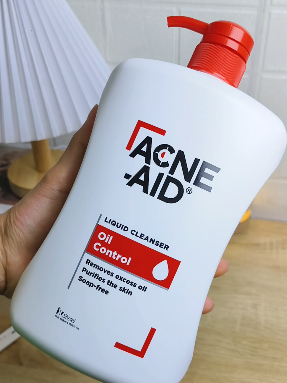 Acne Aid ลิควิด คลีนเซอร์ สำหรับผิวมัน เป็นสิวง่าย สูตรอ่อนโยน มีมอยซ์เจอร์ไรเซอร์ช่วยบำรุงผิวให้มีสุขภาพดีและมีค่า pH ที่สมดุล ช่วยทำความสะอาดผิวหน้าและรูขุมขนได้อย่างสะอาดล้ำลึกด้วยสูตรเฉพาะ ปราศจากสบู่ ไม่ทำให้ผิวแห้งตึง สามารถใช้ได้ทุกวันเพื่อผิวดี #คลีนเซอร์ #คลีนเซอร์แอคเน่ซิด #คลีนเซอร์acneaid #acneaidthailand #cleanserskincare #ป้ายยาtiktok #ป้ายยาสกินแคร์ #ป้ายยาคลีนซิ่ง #รีวิวคลีนเซอร์ #รีวิวacneaid #acneaidขวดแดง #ยัยเล็กอยากรีวิว #คลีนเซอร์สูตรอ่อนโยน 