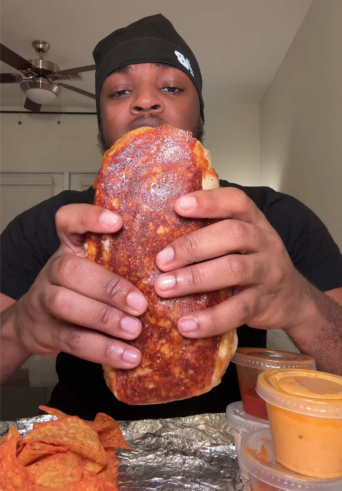Chipotle’s NEW honey chicken, ya’ll tried it yet?  #foryoupage #chipotle #fye #fy #burrito #mukbang 