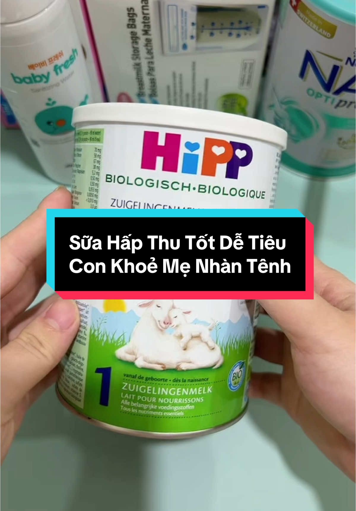 Sữa chân ái của Mon, trộm vía đổi sang Hipp Dê Organic này ăn ngoan ngủ ngoan hẳn luôn. Lần đầu tiên sau sinh mẹ được ngủ thẳng giấc đêm, khi oánh chén no bình sữa nó lăn ra ngủ 5 tiếng không ọ ẹ nên mẹ cũng được yên giấc. Mẹ nhàn con khoẻ #mevabe #mebimsua #suacongthuc #suacongthucchobe #suacongthucchotresosinh #suahipp #suahipphuuco #hippviệtnam #hipp #hippkhongchilaorganic #suatotchotieuhoa #memitmon #mebemitmon #suamangdisinh 