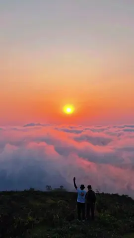 B đang đi săn mây ở đâu mộc châu #xuhuong #dulichmocchau #taybac #mocchauchill #sanmaymocchau #mocchau2025 #canhdepmocchau 