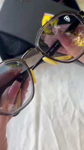 Modelo 3674M F030/11 de scuderia Ferrari, son una 💣   #originalentes #ferrariclub #raybanferrari