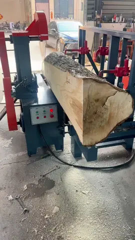 More efficient than a band saw, don't believe in yourself🙈🤣🤣🤣#woodworking #woodcutting #sawblade #sawmill #fory #circularsawblade #foryoupage 