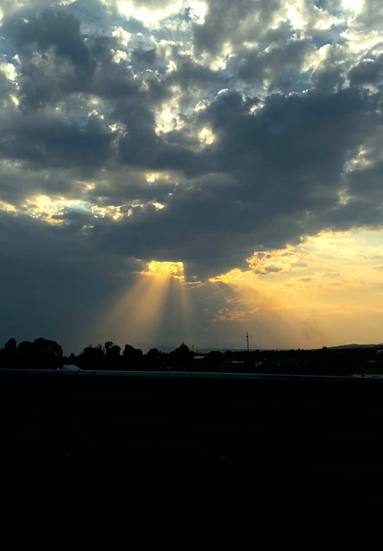 Y si un día te pierdes, búscate en lo que más amas ✨ #thetrip #viaje #atardecer #stillcorners 