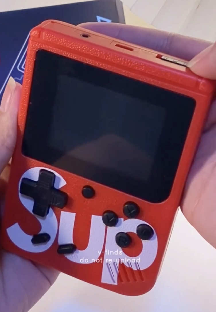 pwede pala gamitin to sa tv 🎮👾 kung namiss mo na din maglaro ng game boy, mag check out kana 💯 #gameboy #gamebox #gamingconsole #400in1gameconsole #supermario #90skids #fyp #foryou 