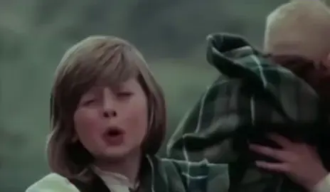 Who’ll Come With Me – Der Song, der alles veränderte! 🎶   1979 erschien dieser zeitlose Klassiker und wurde zum Durchbruch der Kelly Family! 💫 Mit seiner Botschaft von Freundschaft, Mut und Zusammenhalt berührt er bis heute die Herzen. 