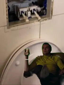 Wenn das Wasser aus dem Spülkasten läuft, aber nicht ins WC sondern über die Drückerplatte... voll ecklig, was für ein Schleim...  einfach mal alles gereinigt und gut wars... Ja manchmal ist es schon lustig unser Beruf... #shkausbilder #shkausbildung #WC 