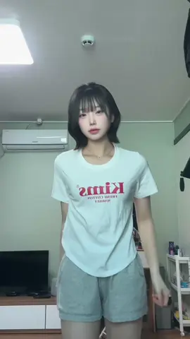 #Kims 반팔티 인스타에 치면 공식계정에 링크 달려있으니 들어가서 구매하세용 정보 알려줬으니 이제 그만!!!! #추천안뜨면삐짐#제천 