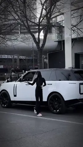 #CapCut Cô gái vàng trong làng xe sang. #rangerover #car #damistore99 #videoviral #viral 