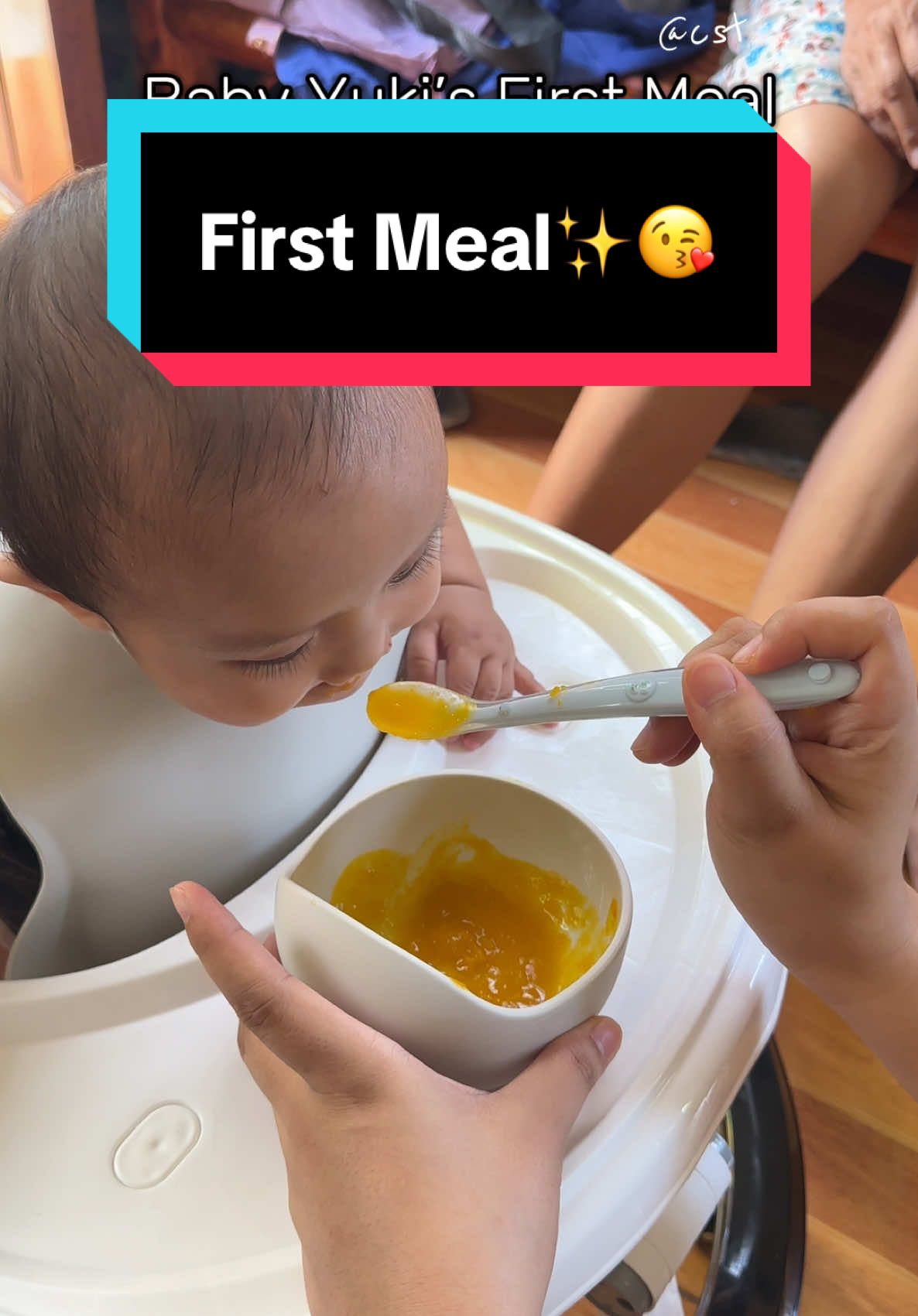 Baby Yuki’s First Meal #firstmeal #babysfirstmeal #squash #breastmilk #foodprep #babyfoodprep #babypuree #pureesquash #babyfoodprocessor #6monthsbaby 