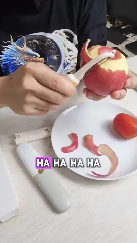 Pisau Kupas 2in1: Peeler Multifungsi untuk Pengupas Buah dan Sayur, Praktis dan Mudah Digunakan. #pisaukupas #peelermultifungsi  #pengupasbuahsayur #praktisdanmudah #pisau2in1 #peralatandapur #alatdapur #cuantanpbatas #tiktokshop #tiktokaffiliate #fyp #kohb4cot 