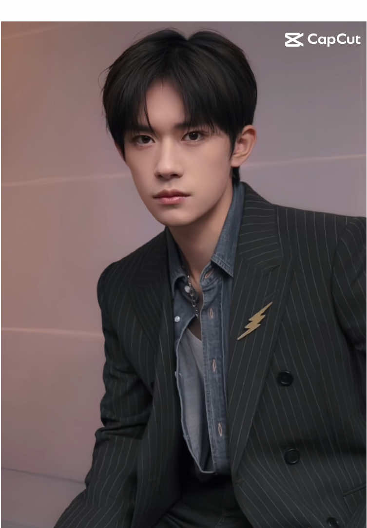 โอ๊ยยย หล่อจนใจเจ็บ😣  #CapCut  #อี้หยางเชียนซี  #yiyangqianxi  #yiyangqianxi_易烊千玺  #jacksonyee  #ฟีดดดシ  #tiktok  #douyin  #ผู้จีนงานดีย์🇨🇳🇨🇳 @TikTok @TikTok Thailand 