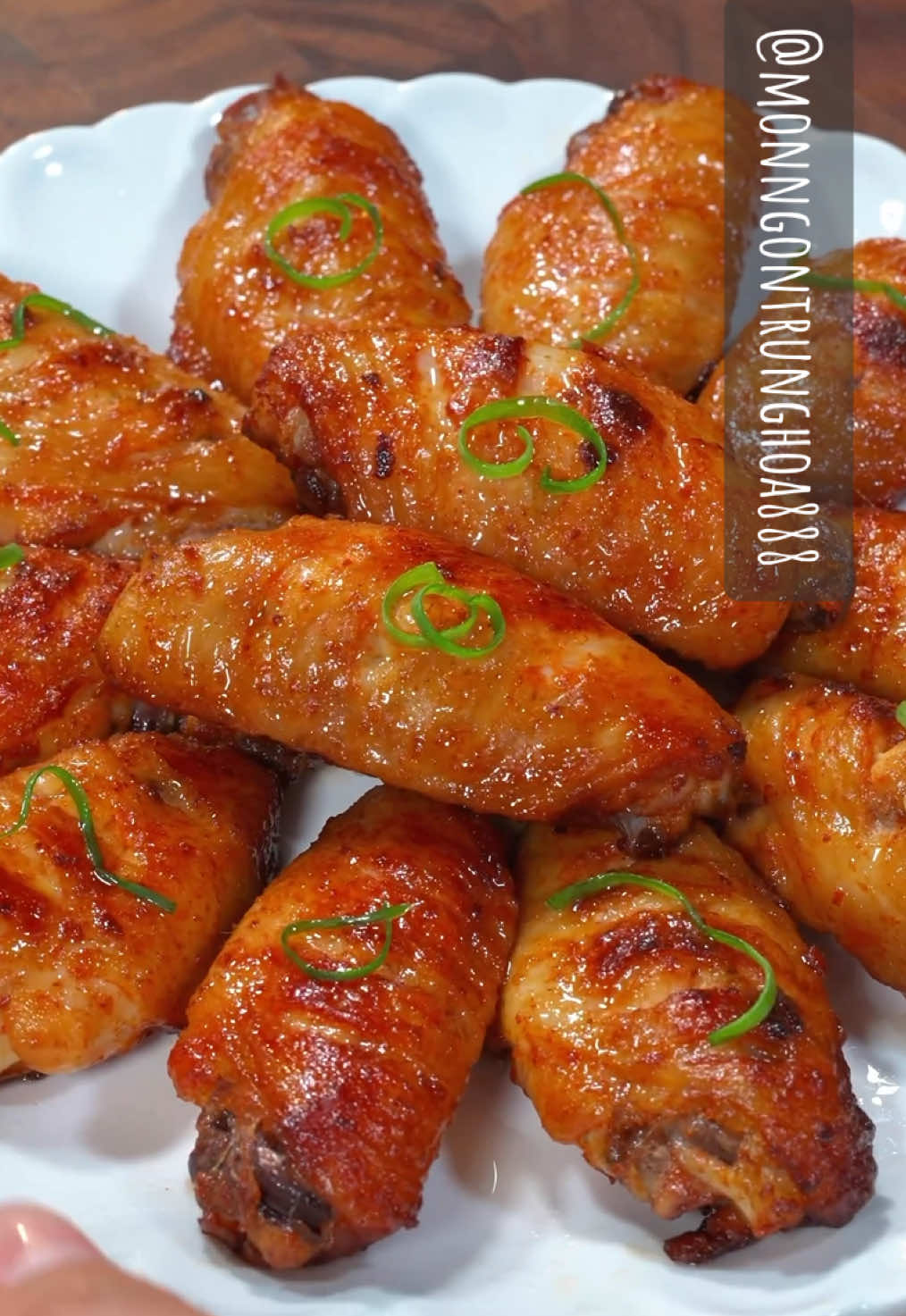 Nhiều người không biết rằng, nếu bạn đổ Coca-Cola vào cánh gà và ngâm một lúc, bạn sẽ khám phá ra một cách ăn cánh gà mới, không cần chiên, không cần nướng, da giòn thịt mềm, cách làm đơn giản như đun nước. Cánh gà muối tiêu làm theo cách này bên ngoài giòn bên trong mềm, ngay cả xương cũng thơm, ăn kèm với rượu trái cây thực sự là tuyệt vời, hãy nhanh tay like và lưu lại để làm nhé. #ngon  #amthuctrungquoc #ẩmthựctrungquốc #ẩm_thực_trung_quốc #ẩmthựctrunghoa #móntrungquốc #ẩmthựctạinhà #mónngontrungquốc #mónngonmỗingày #mónngonmổingày #monngontrungquoc #monngontrunghoa #amthuc #monngon #anthuctiktok #monngontiktok #monngonvietnam #amthucvietnam #amthuctuxuyen #doan #đồăn #đồănngon #mónngon #mónngontạinhà #mónngontrungquoc #nhàhàng #giavị #họcnấuăn #họcnấuăntheotiktok #họcnấuănngonmõingày #họcnấuănthôi #nấuăn #đầubếp #ăn #ngon #súp #nhàhàng #ăn #uống#đầubếp #nấuănởnhà #thuốcbổ #bổ #sắcđẹp #khỏemạnh #khỏe #nấm #súpnấm #ănkiêng #đồănngon #ngườibán #vitamin #làmtrắng #muasắm #mua #bữatối #bữatrưavuivẻ #nấuăn #họcnấuăntheotiktok #họcnấuăn #chợ #nộitrợ #dinhdưỡng #nghiệnmuasắm #sànhăn #ẩmthực #thíchănuống #thíchăn #ngườihoa #thựcphẩm #giavị #thựcphẩm #sứckhỏe #khỏe #tốt #đẹp #nhàăn #anvat #anvattrungquoc #họcnấuăn #họcnấuăntheotiktok #họcnấuănngonmõingày #họcnấuănthôi #nấuăn #đầubếp #ăn#súp #nhàhàng#uống#đầubếp #nấuănởnhà #thuốcbổ #bổ #sắcđẹp #khỏemạnh #khỏe #ănkiêng #đồănngon #ngườibán #làmtrắng #muasắm #mua #bữatối #bữatrưavuivẻ #nấuăn#nộitrợ#muataitiktok #muataitiktokshop #muasamcungtiktok #muasamtaitiktokshop #muasamonilne #nghiệnmuasắms #muasắmcùngtiktokshop #muối #tiêu#mónngonmỗingày #nauancungtiktok #LearnOnTikTok#monngon#nauan#mónngon#tapnaumonngon #monngon #amthuc #anngon #