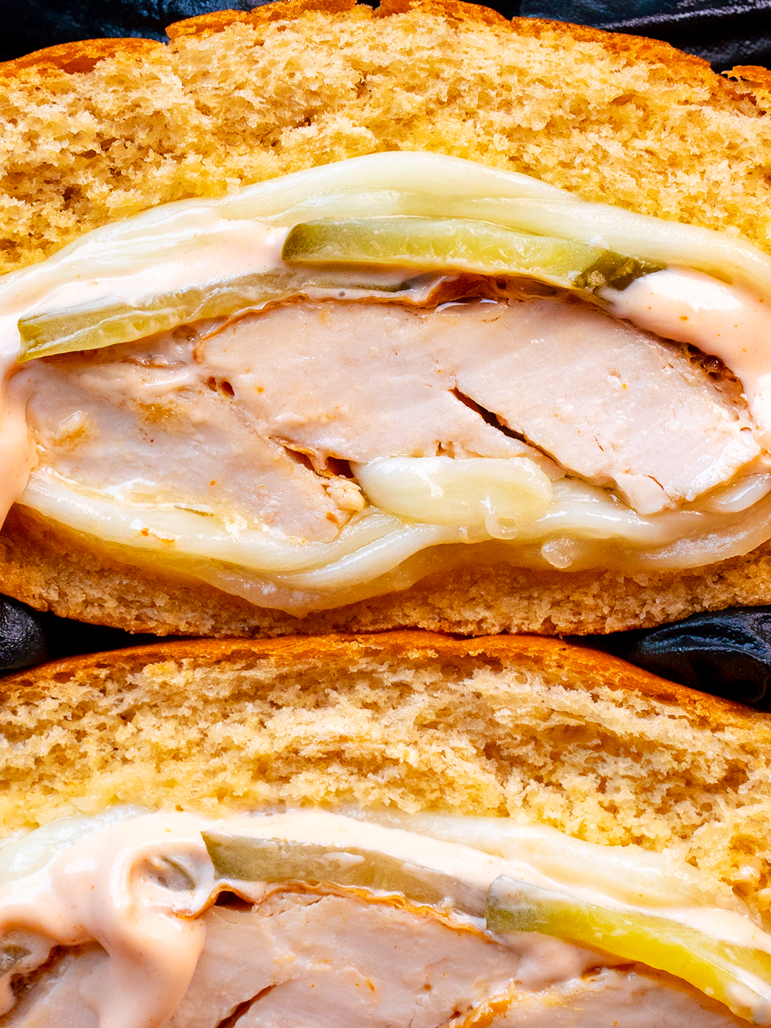 Would you eat this? Ingredients burger buns: 1 pc mozzarella: 100 g (3.5 oz) baked chicken: 1 pc mayonnaise: 40 g (1.4 oz) ketchup: 10 g (0.4 oz) mustard: 5 g (0.2 oz) salt: 2 g (0.1 oz) sweet paprika: 2 g (0.1 oz) pickled cucumbers: 2 pc #asmr #cooking