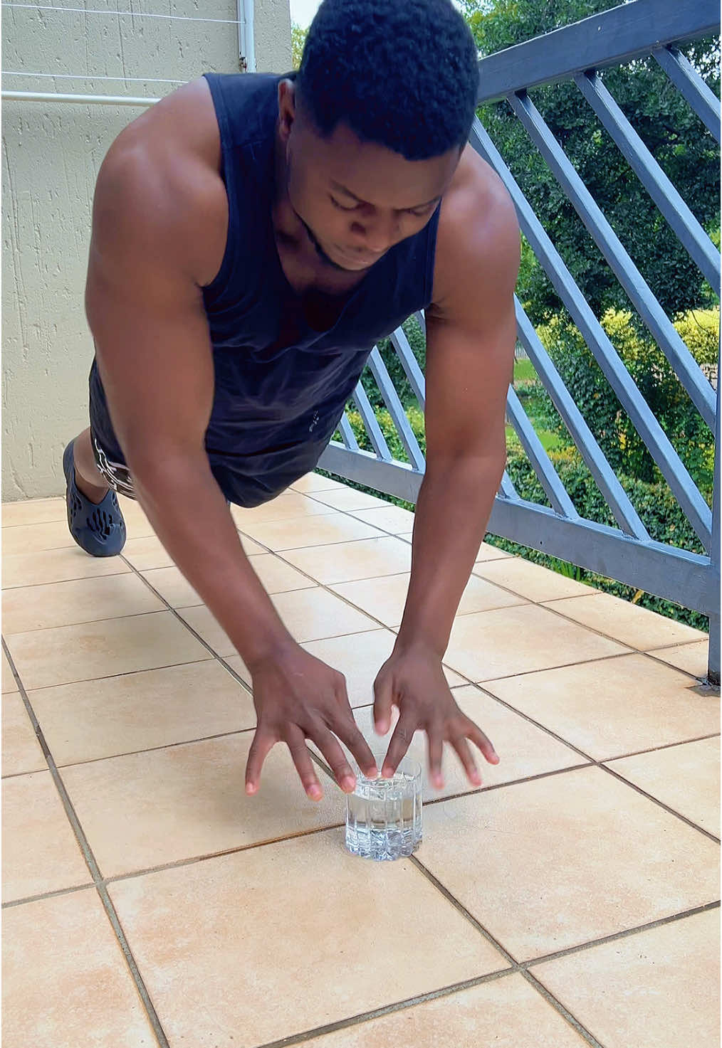 Water Press-Up Challenge🔥💪🏾 #workoutmotivation #Fitness #trends #trendingvideo #challenge #homeworkout 