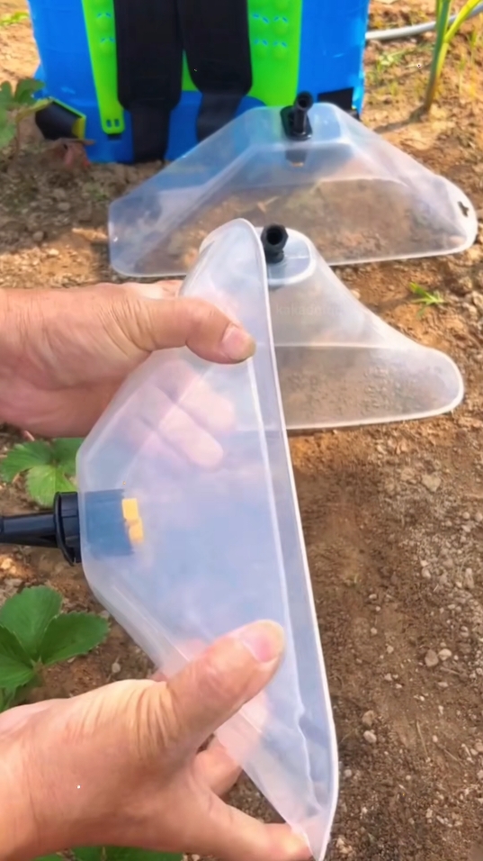 Windproof Nozzle Agricultural Electric Sprayer Nozzle Fan-type Spray Nozzle Wind Shield Agricultural Garden Irrigation Supplies# sprayer windshield sprinkler head # sprayer windshield # agricultural tools # efficient energy utility tools # hardware tools # good stuff sharing #fyp #foryou #tiktokshop #goodthing 