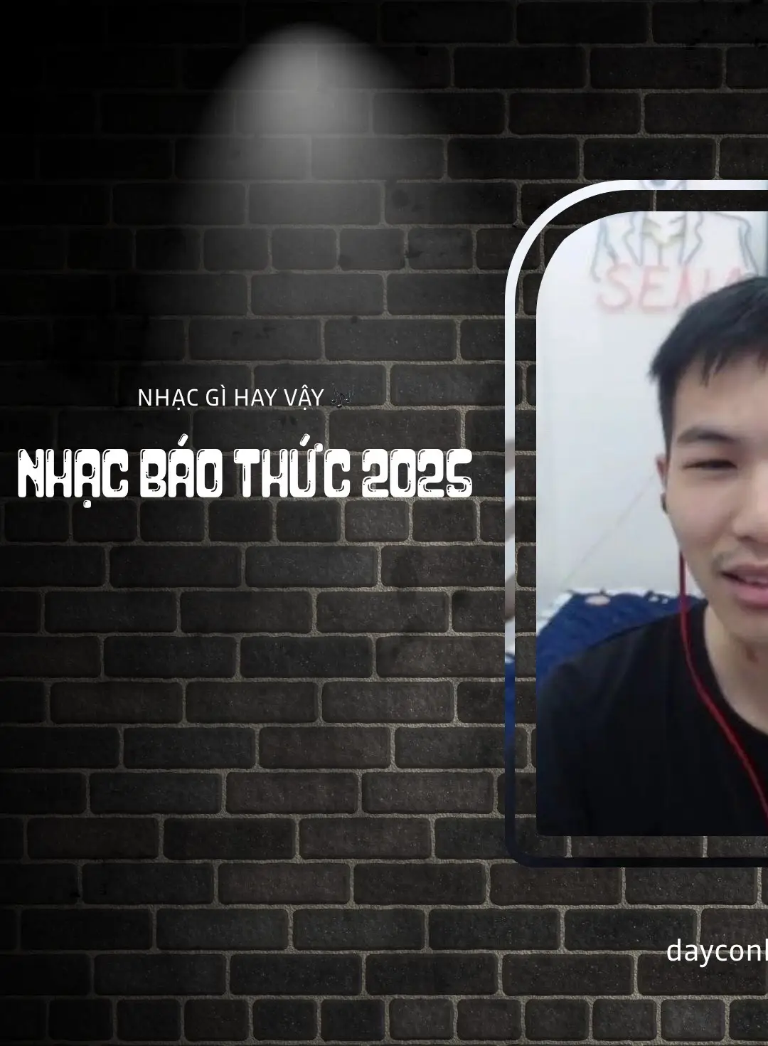 NHẠC BÁO THỨC 2025 Khi ông mặt trời thức dậy  Mẹ lên rẫyEm đến trường  Cùng đàn chim Hòa  vang tiếng hát Hạt  sương long lanh Nhẹ  thắm trên vai Nụ  hoa xinh tươi Luôn  hé môi cười Đưa em vào đời  Đẹp những ước mơ Đưa  em vào đời Đẹp những ước mơ  Khi ông mặt trời đi ngủ  Mẹ đến lớp Bên ánh đèn  Bản làng em Rộn  vang tiếng hát Niềm  tin bao la Mẹ viết  trang đầu Vầng trăng  lên cao Trong sáng  một màu Ơi con gà rừng  Nào gáy đâu đây  Em nghe lòng mình  Niềm vui đong đầy #dayconhacne1 #nhachaymoingay #nhacbaothuc #tusena #music #fbtxuhuong #nhacgaynghien🌸 #lyricsvideo #lyrics_songs #nghelanghien #lyric 
