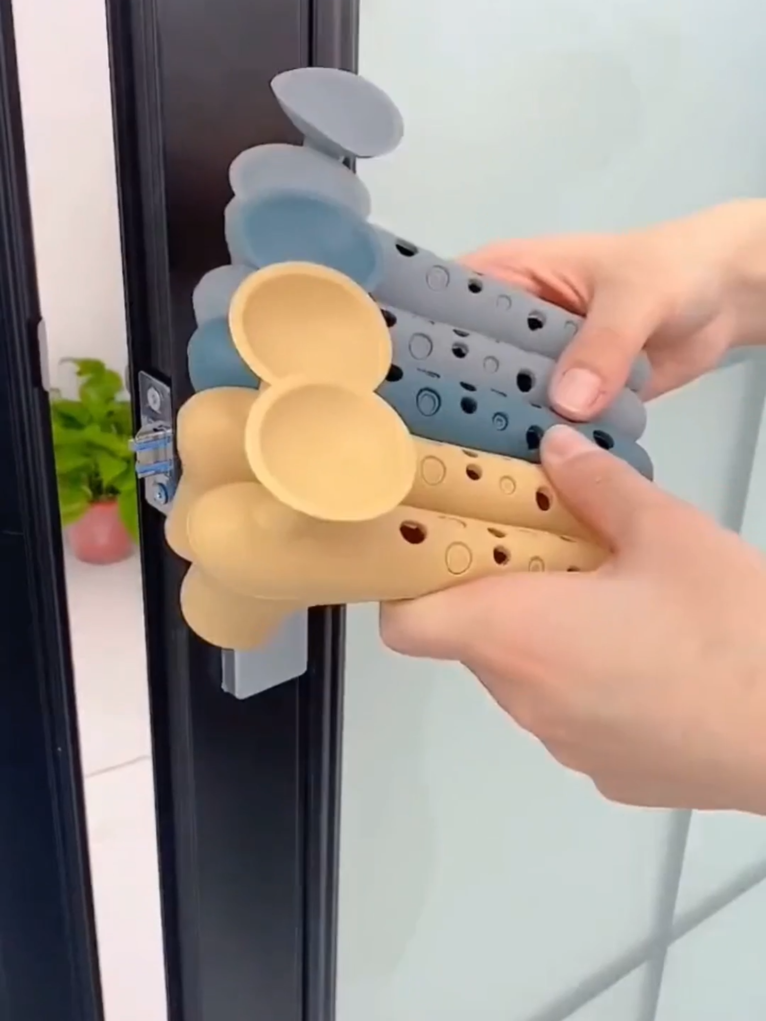 Tay nắm cửa silicon giúp chống va chạm, giảm hư hại cửa & tường #boctaynamcuasilicon #chongvadap #silicon