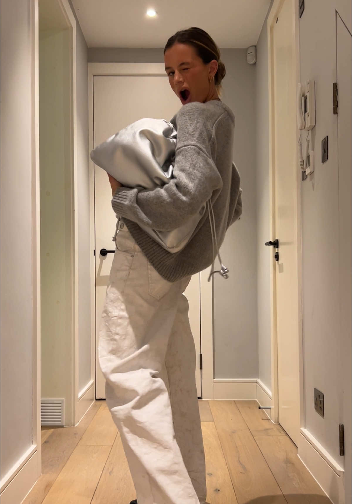 Let’s get changed for a casual dinner 🍽️ #fyp #OutfitChange #dinner #casualchic #casual #grwm #ootn 