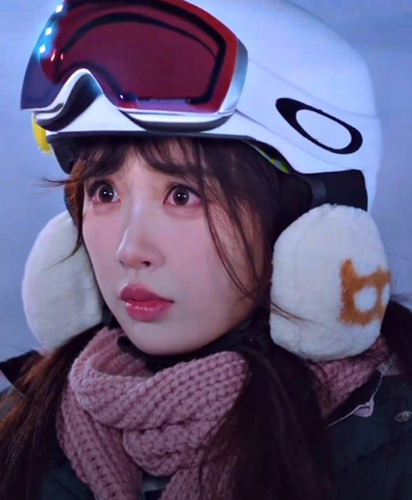 another green forest😩☘️ #skiintolove #estheryu #linyi #cdrama 