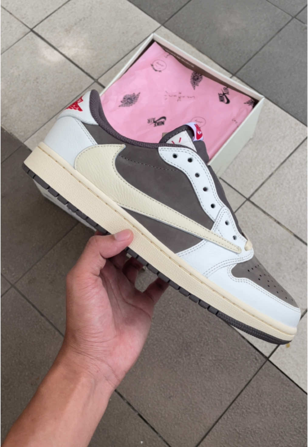 Jordan 1 Low Travis Scott Reverse Mocha #sneakervaultund #jordan1 #jordan #travisscott #reversemocha #shoes 