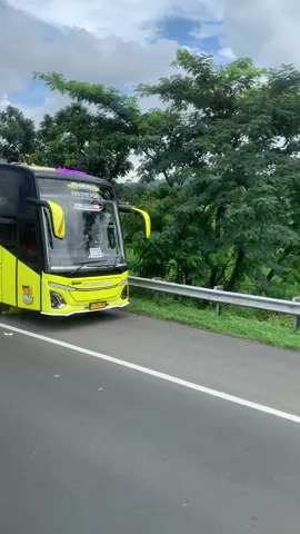 jangan salfok sama mbaknya🤣#notrindramayu09maret2025 #ngabuburitontheroad #busmaniacommunity #buspariwisata #tisaltransgroup #busvibes #videobus #bismillahfyp #viral #foryou #toltransjawa #fyppppppppppppppppppppppp@tisaltrans  