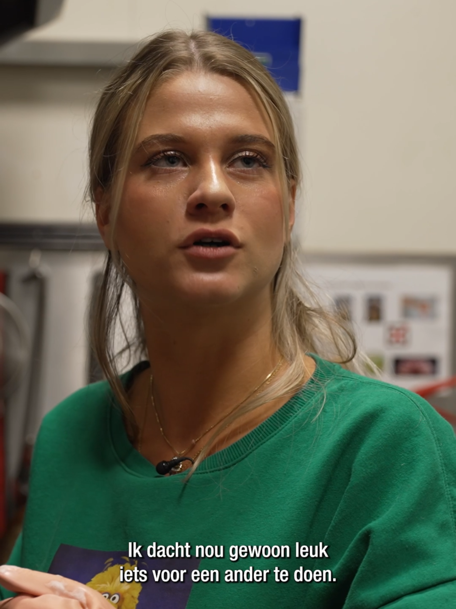 Een dildo met wat eraan?! 🤢 In deze serie bezoekt Best Bites jongeren die in een bijzonder hobby geluk vinden. Deze week bezoeken we Anna Dobber die gratis bij mensen schoonmaakt.  #NPO3 #BestBites#Annasdeepclean #CleanTok