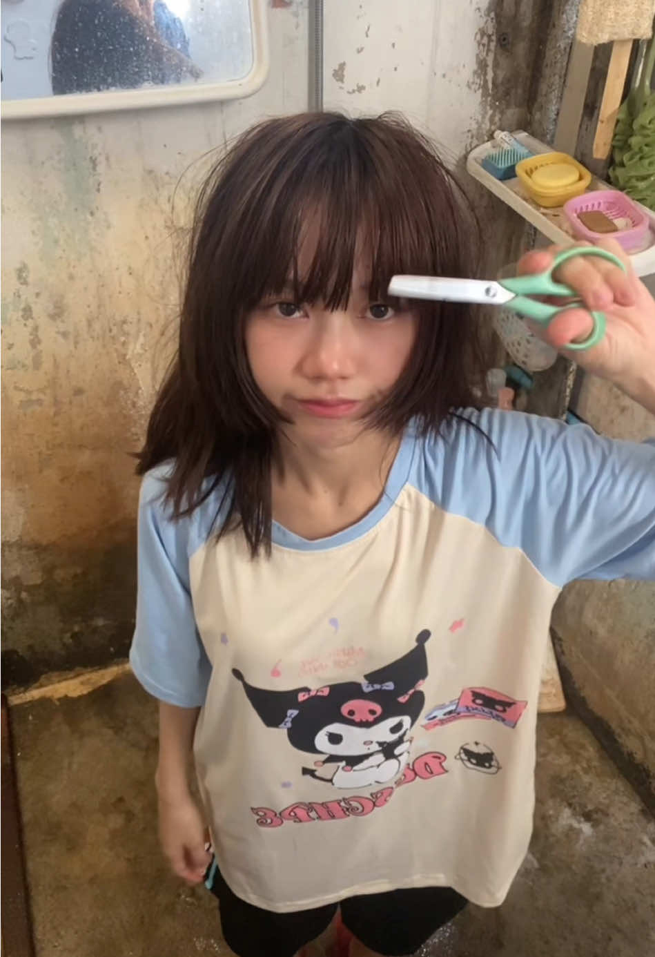 ตัดผมแล้วแต่ยังไม่อาบน้ำ  #เทรนด์วันนี้ #deesay #กันแดดไดฟูกุ #pov #fyp #คนไทยเป็นคนตลก #คลิปตลก #funny #เนยทวินเทล 