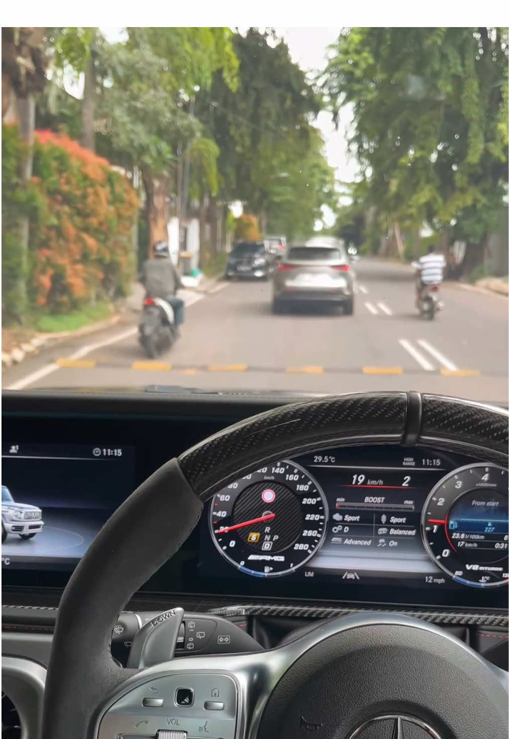 Menahan untuk tetap tidak ikut bernyanyi 😐😩 #foryou #xybca #fyp 